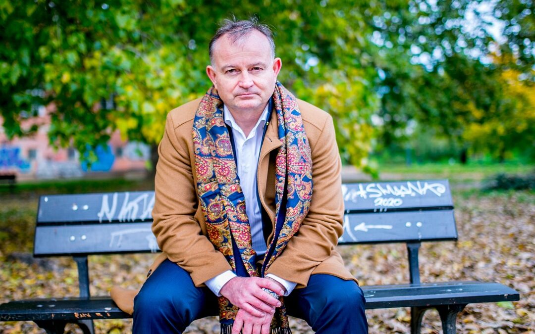 Ministr Blatný razí superúřad s „velkým bratrem“. Krejza přišel s originální formou protestu